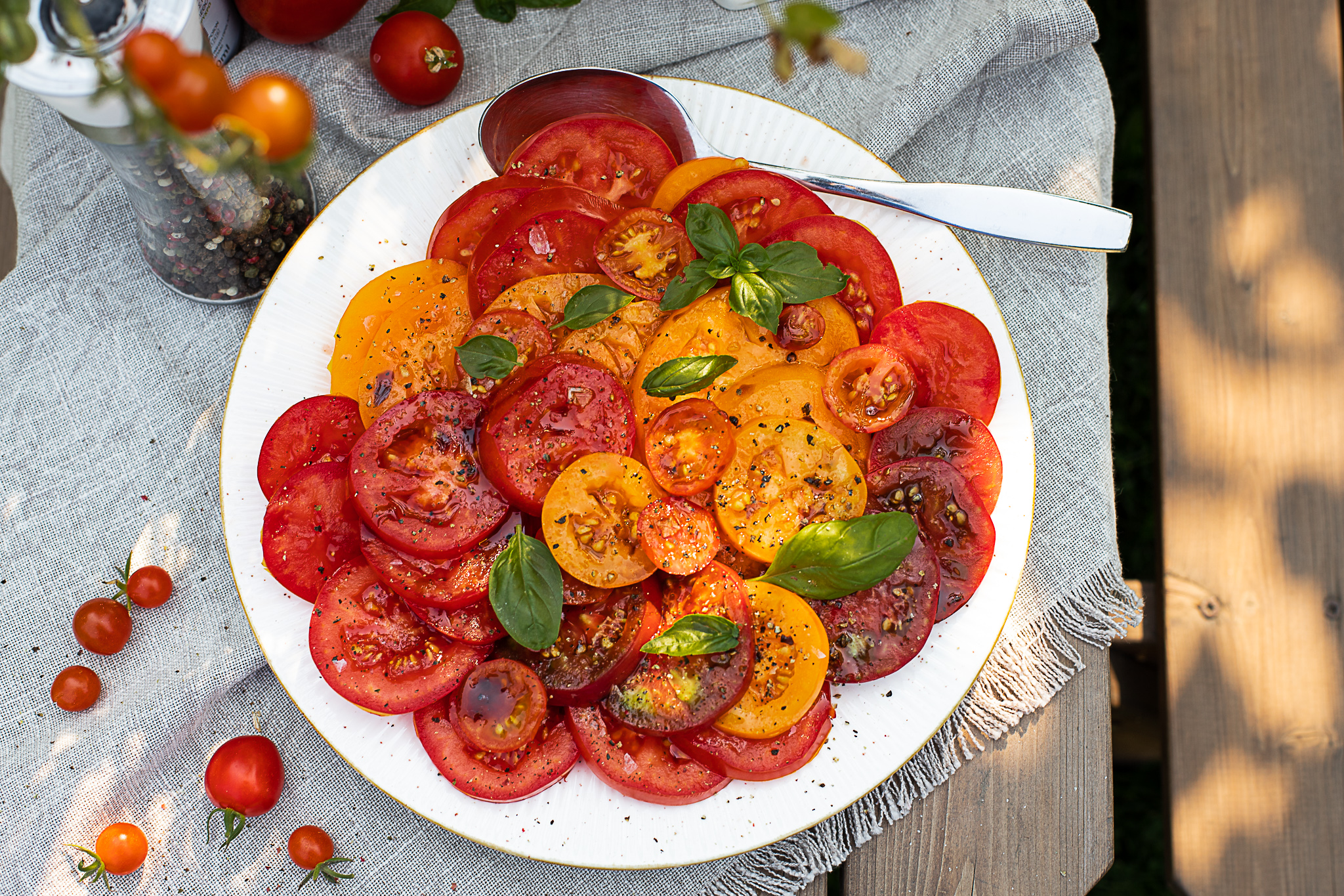 Südasuvine tomatisalat